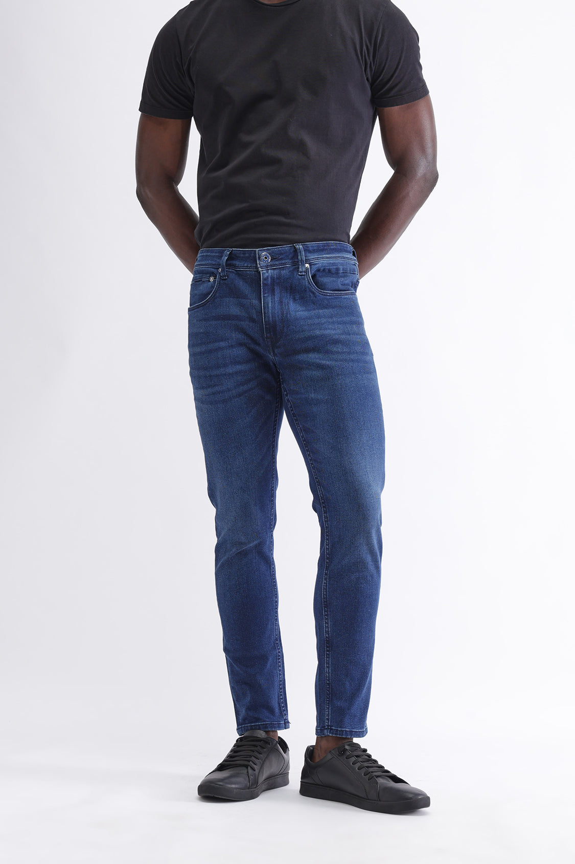 Men Slim Mid Rise Blue Jeans