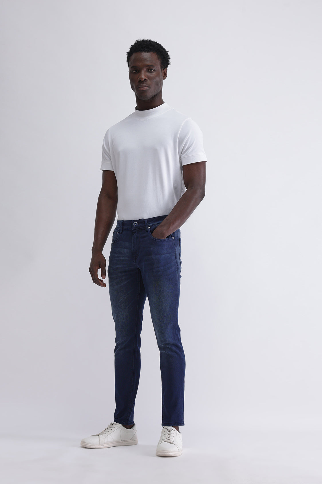 SLIM FIT DARK WASH JEANS