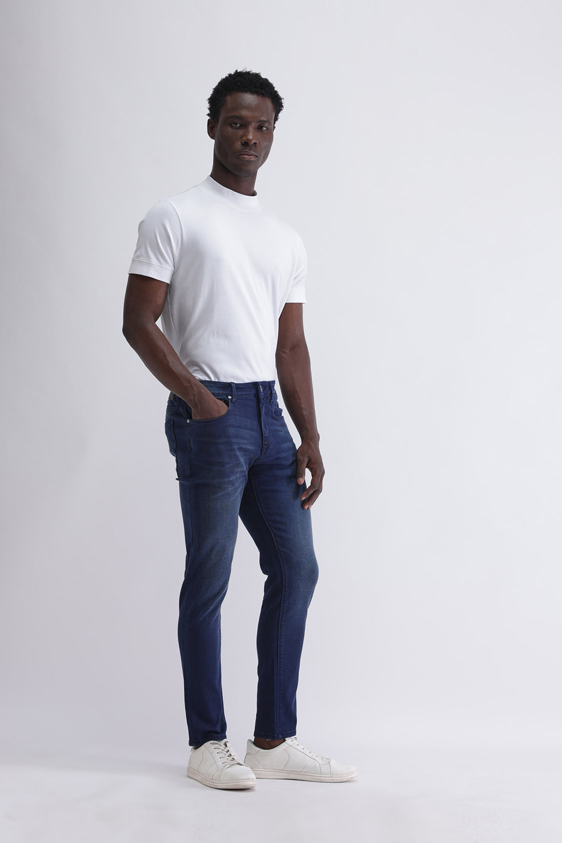SLIM FIT DARK WASH JEANS