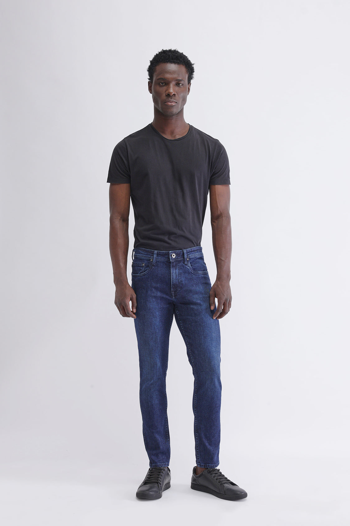 Men Slim Mid Rise Blue Jeans