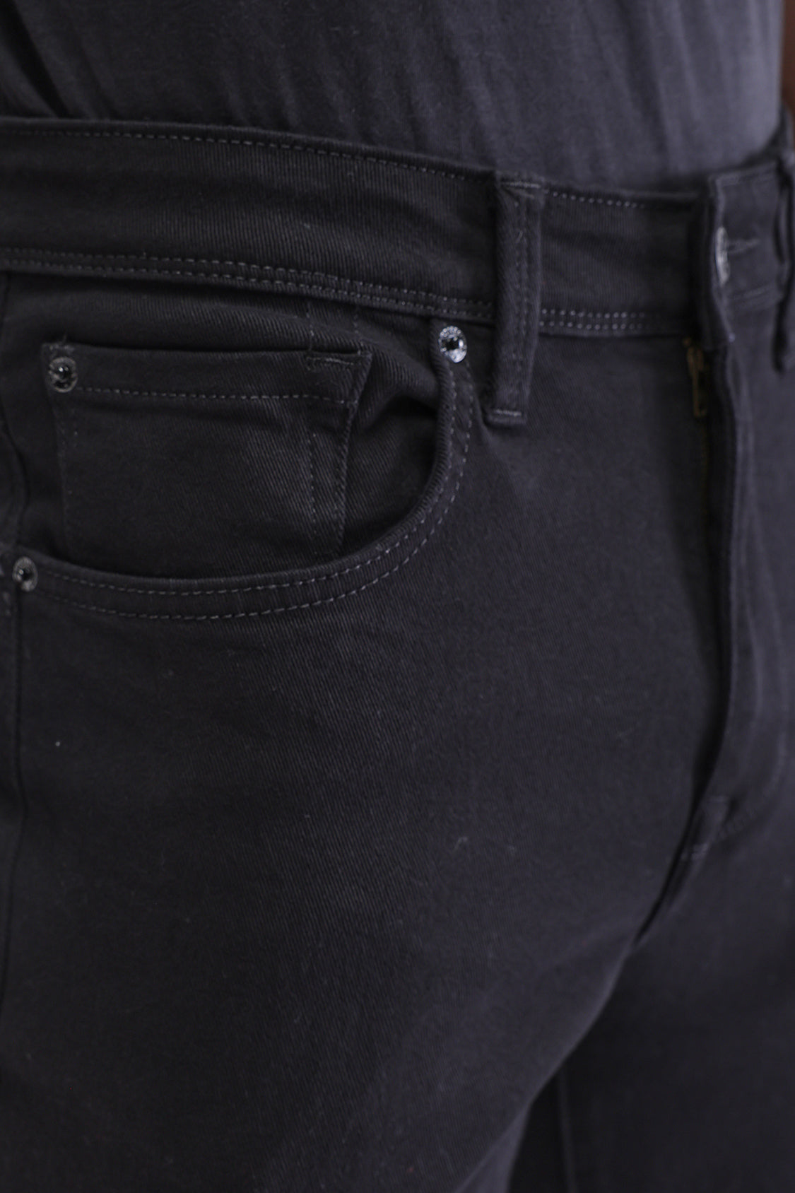 SLIM FIT DARK WASH JEANS