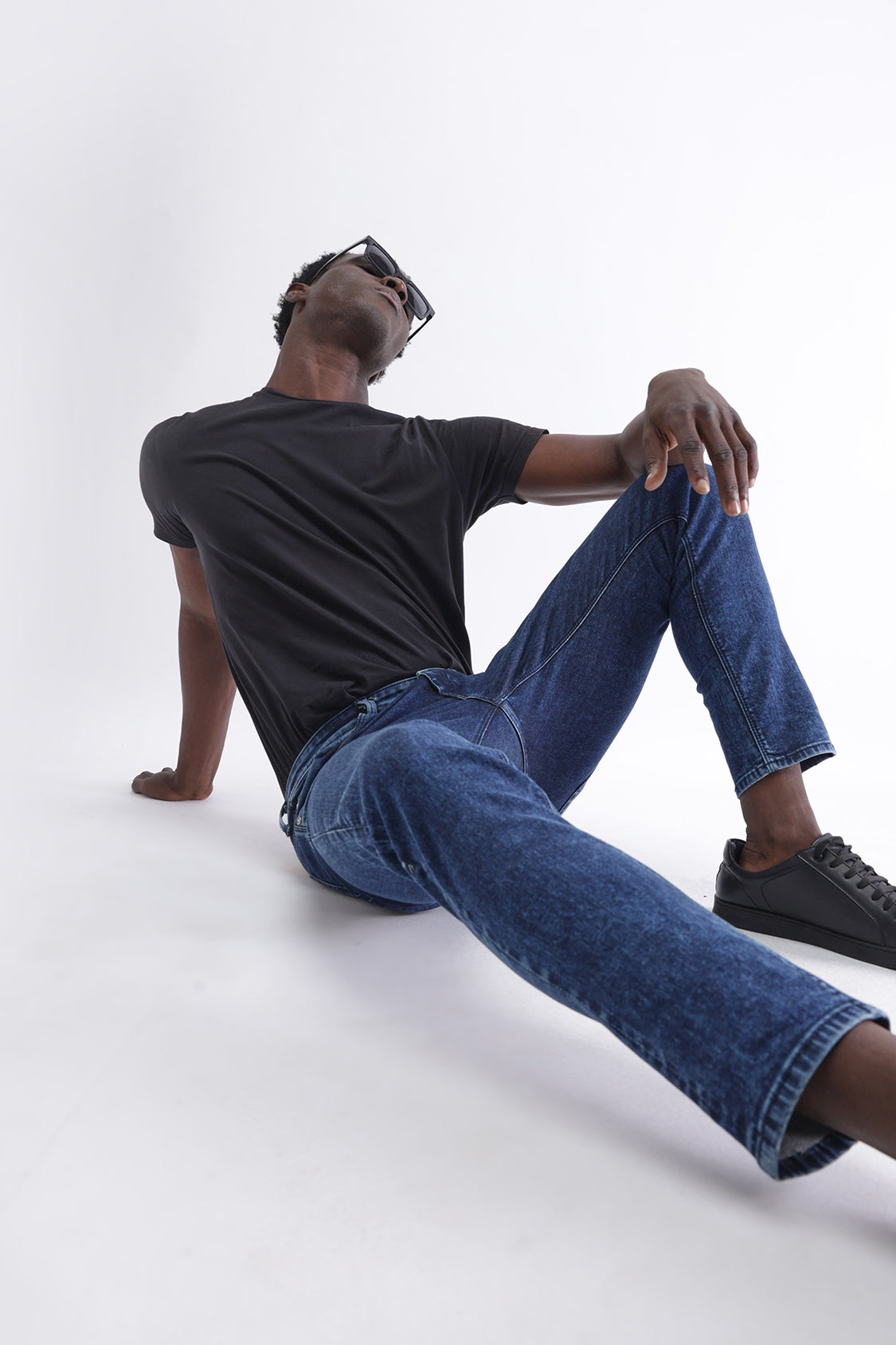 SLIM FIT DARK WASH JEANS