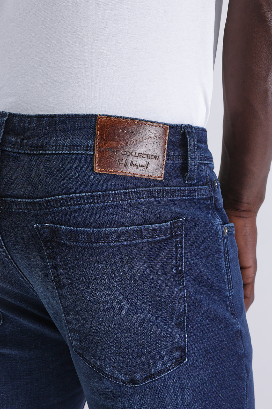 SLIM FIT DARK WASH JEANS