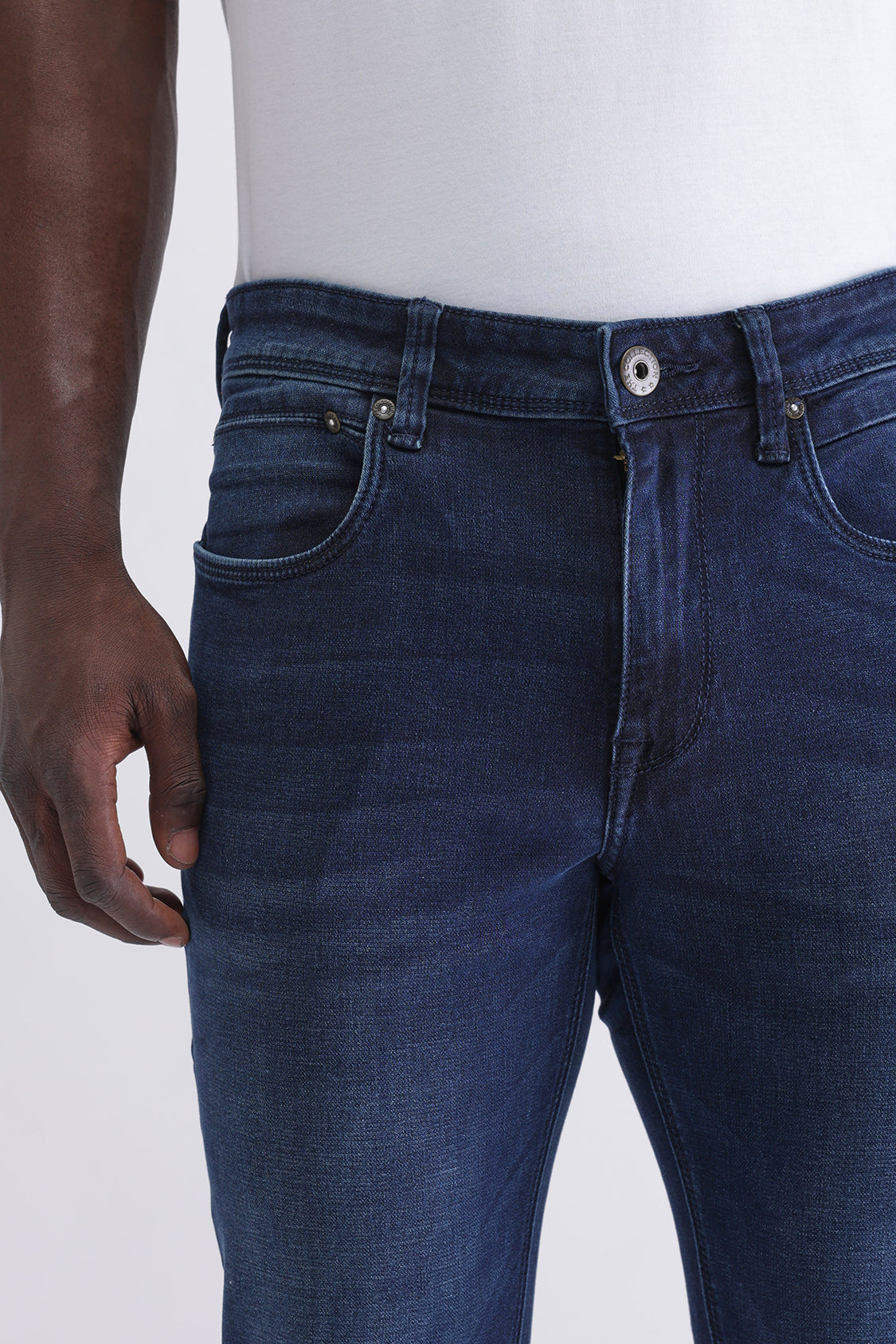 SLIM FIT DARK WASH JEANS