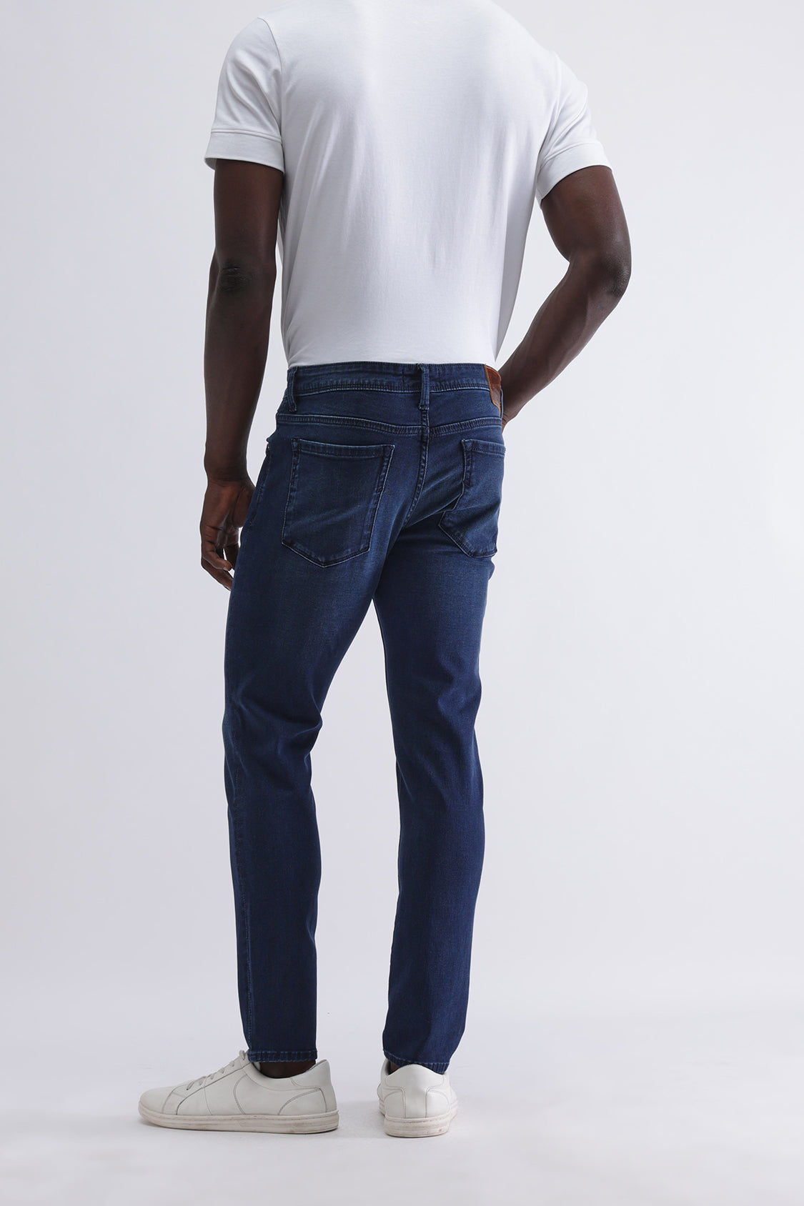 SLIM FIT DARK WASH JEANS