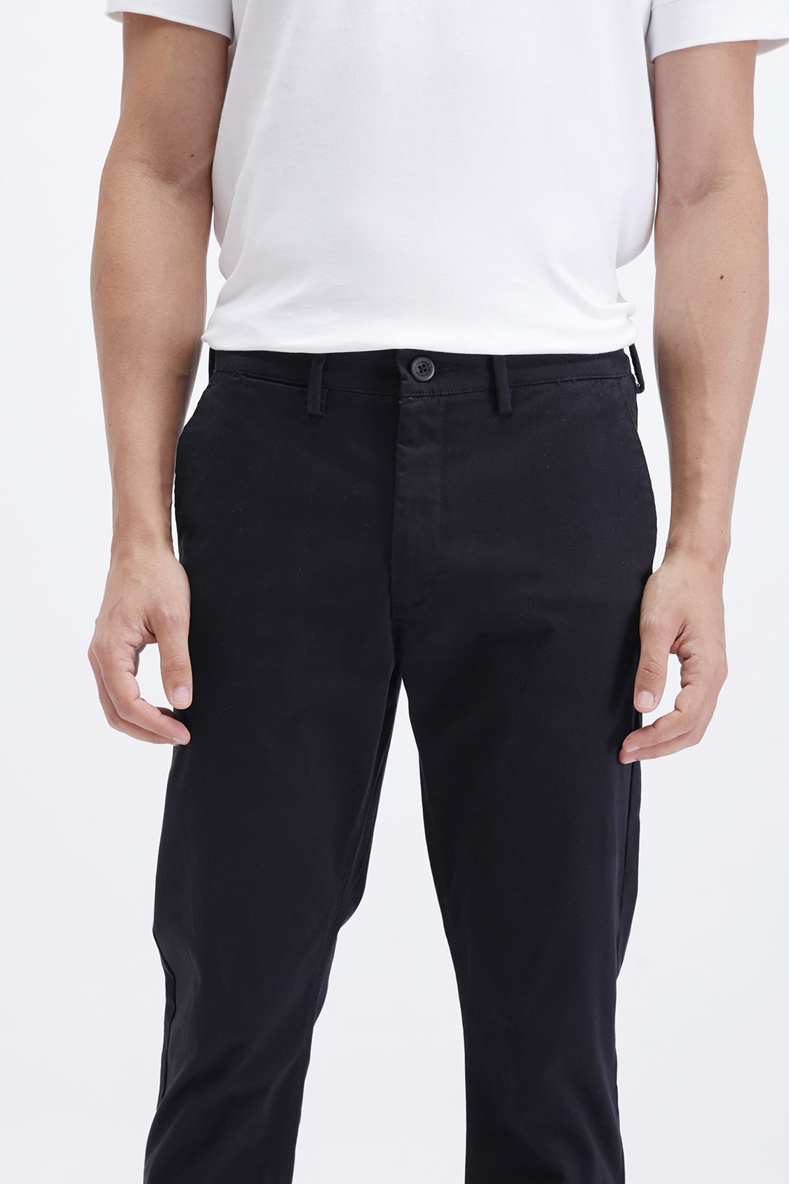 SLIM FIT CLASSIC SOLID TROUSER