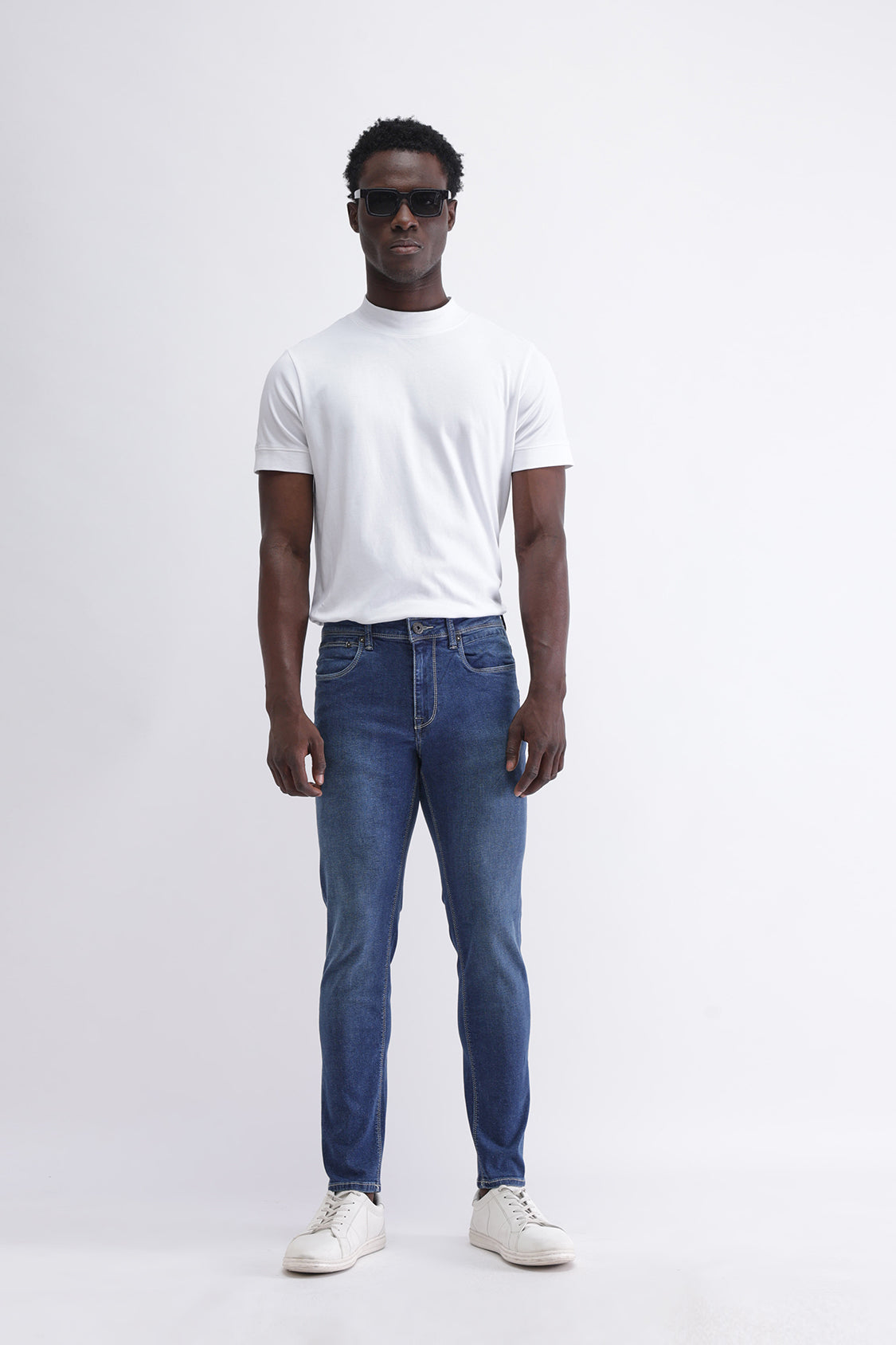 Men Slim Mid Rise Blue Jeans